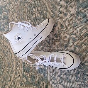 Converse high top leather platform, chuck Taylor. USED. SIZE 7